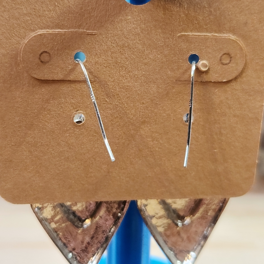 Elegant Silvery Dangle Earrings - Picture 3 of 3